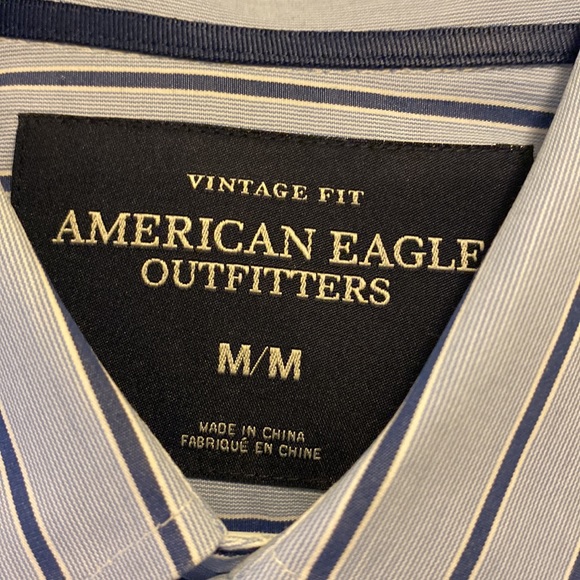 A button down vintage fit from American Eagle - Picture 3 of 5